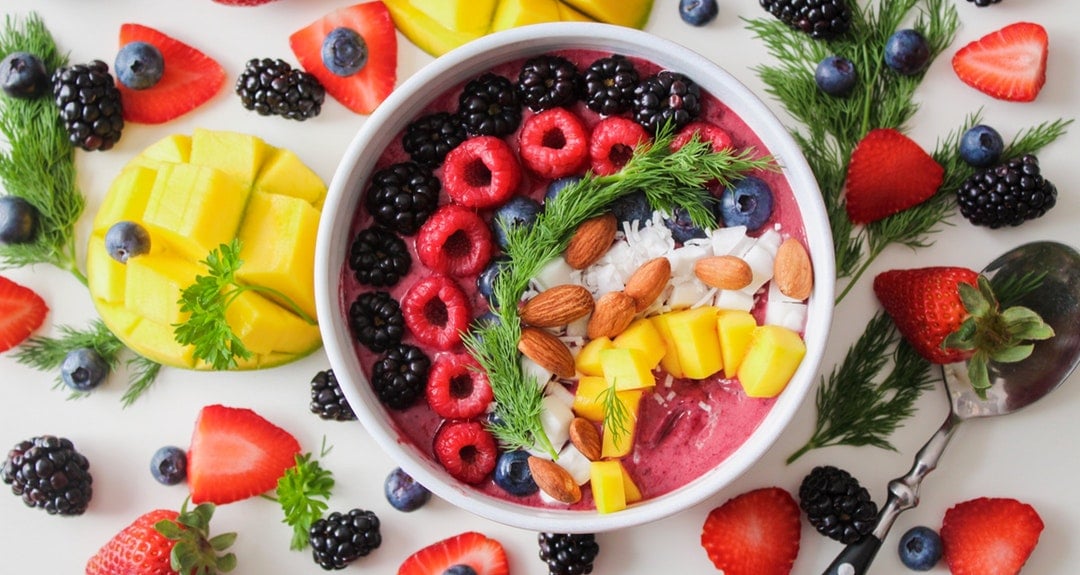 weight loss news: colorful smoothie bowl