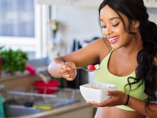 woman eating a healthy pre workout snack