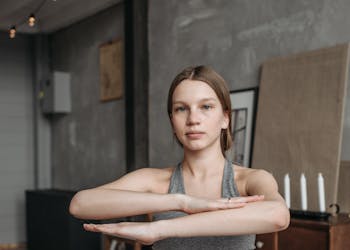 Pregnant woman in activewear doing yoga indoors promoting wellness and fitness.